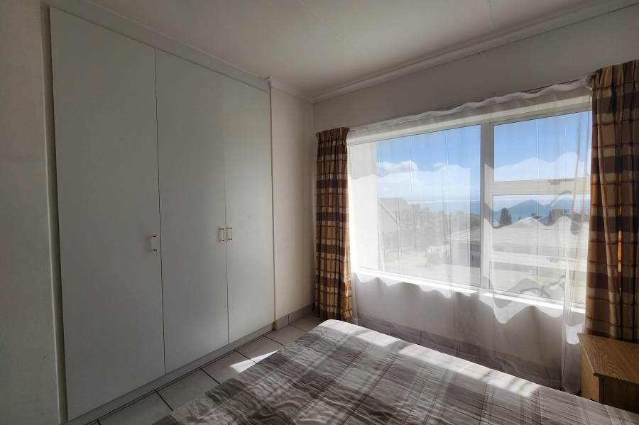 5 Bedroom Property for Sale in Wavecrest Eastern Cape